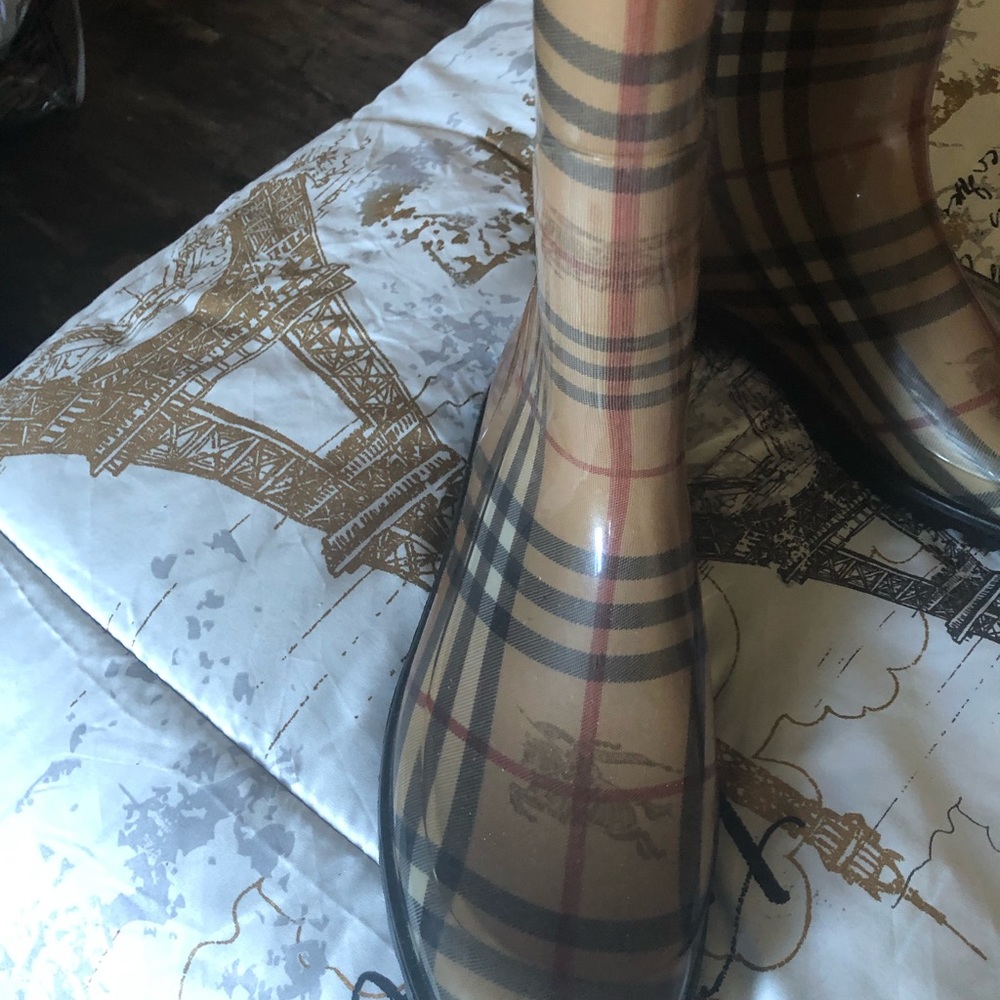 Burberry rain boots - Picture 2 of 8